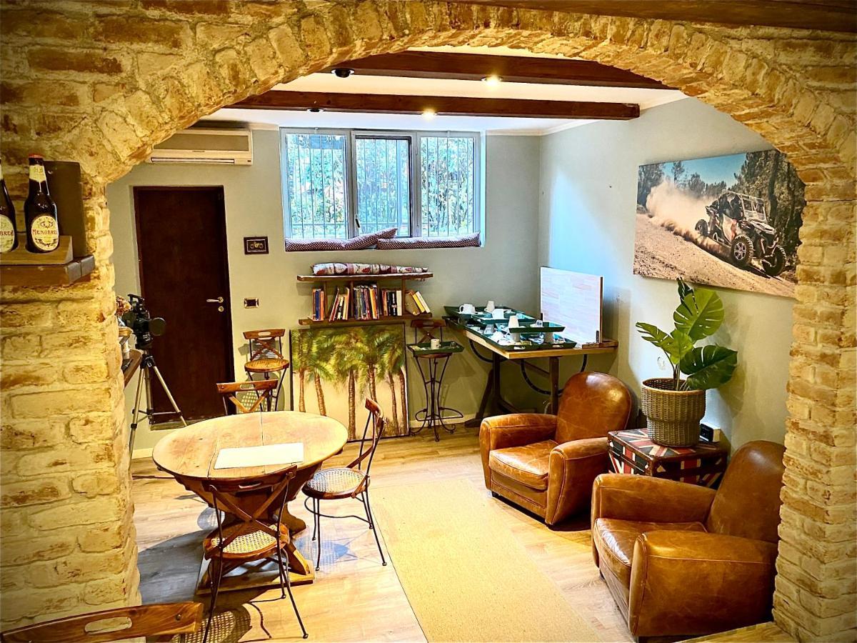 Отель Borgo Manzoni - Charming House Роццано Экстерьер фото