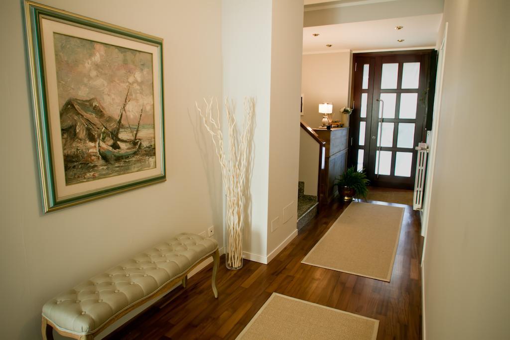 Отель Borgo Manzoni - Charming House Роццано Экстерьер фото